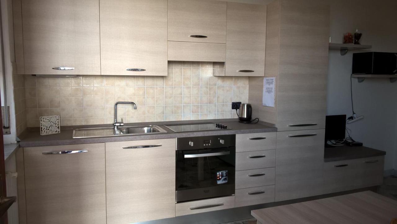 Casa Dusat In Accogliente Edificio Nel Centro Di Monforte Monforte dʼAlba Zewnętrze zdjęcie